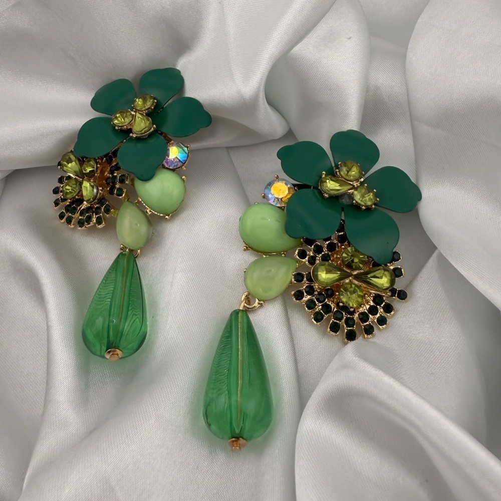 Bohemian colourful Elegant Green Floral Earrings - Picture 3 of 6